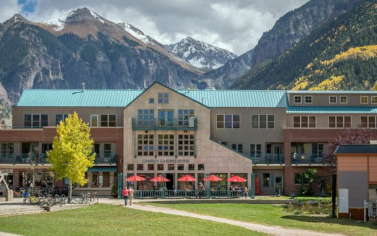 Camel's Garden Hotel in the summer with mountains in the background
